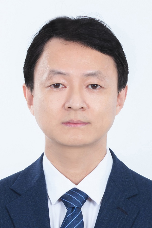 何旭東